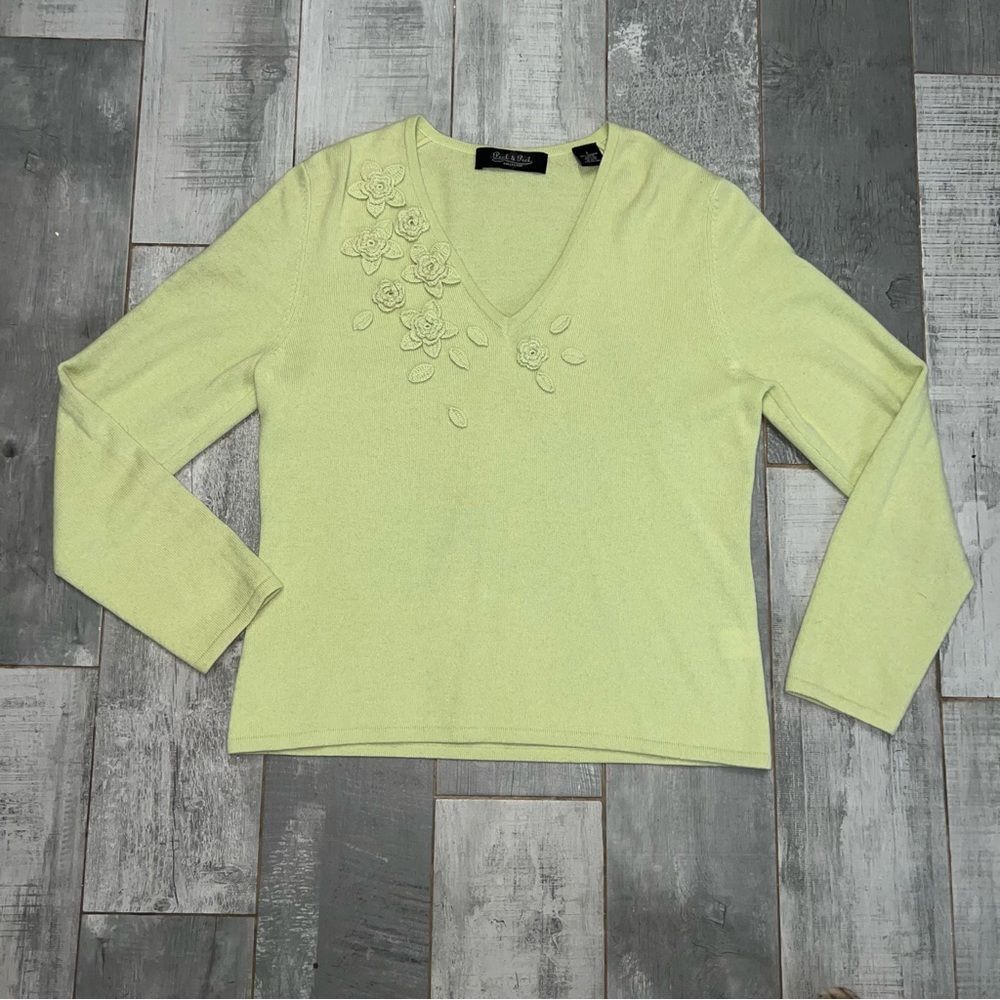 VTG 90s Peck & Peck Green Crochet Appliqué V Neck Long Sleeve Cashmere Sweater L